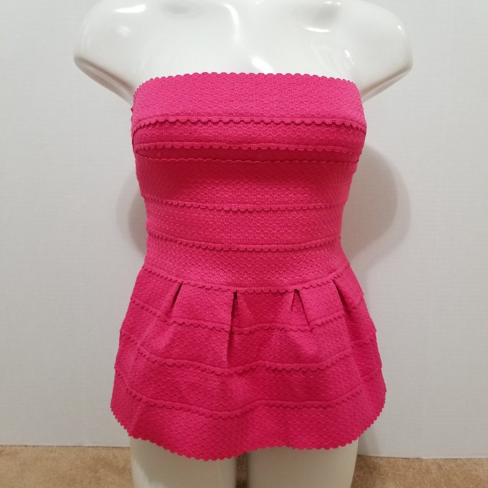 Wildcat top Medium pleated strapless scalloped trim stretch